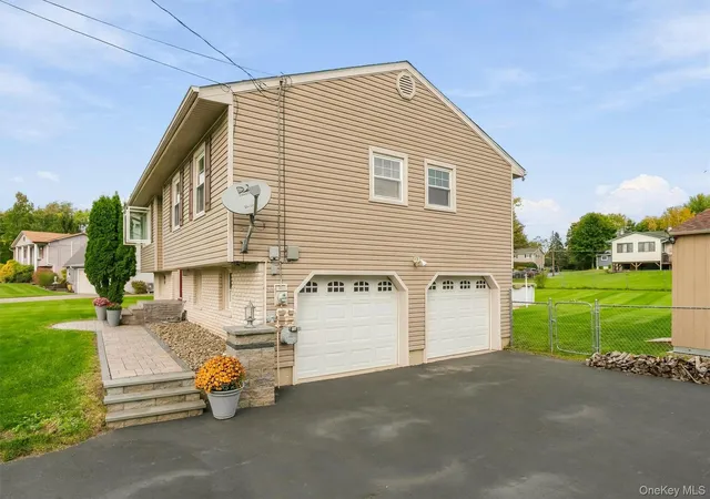 Photo 2 of Single family home for sale at 56 Scott Dr, Wallkill, NY 10941 | MLS# 1057888 | Listing updated on 2026-10-24