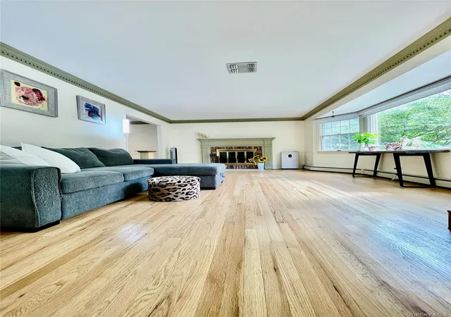 Photo 2 of Single family home for sale at 21 Noyes Ln, Halesite, NY 11743 | MLS# 1057891 | Listing updated on 2026-10-03