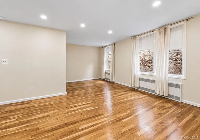 Photo 3 of House for sale at 16 Main St #2Y, Hempstead, NY 11518 | MLS# 1057973 | Listing updated on 2026-10-10