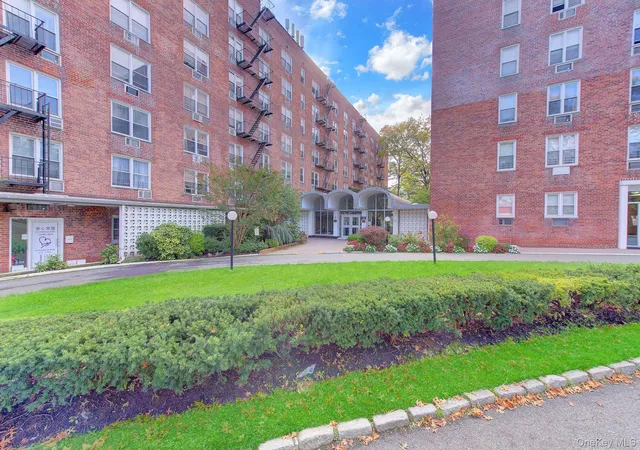 House for sale at 54-44 Little Neck Pkwy #4T, New York, NY 11362 | MLS# 1058026 | Listing updated on 2026-10-19