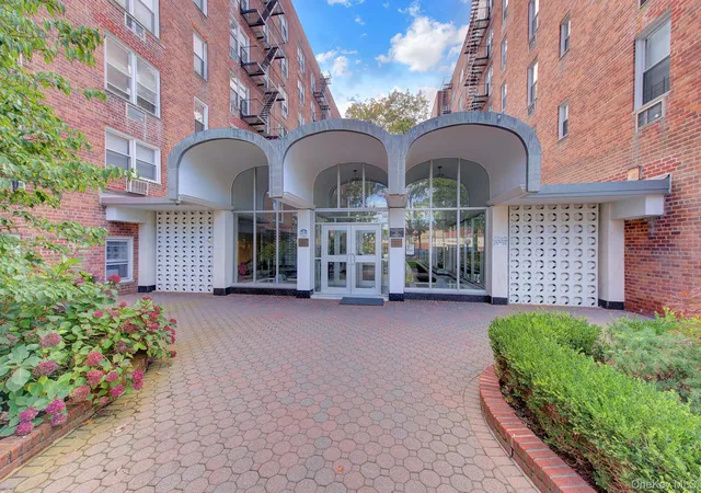 Photo 2 of House for sale at 54-44 Little Neck Pkwy #4T, New York, NY 11362 | MLS# 1058026 | Listing updated on 2026-10-19