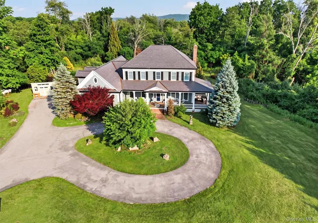 Photo 1 of Single family home for sale at 10 Knollcroft Ter, Warwick (town), NY 10990 | MLS# 1058027 | Listing updated on 2026-10-03