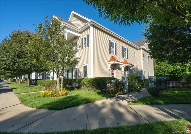 Photo 3 of Condo for sale at 36 Providence Dr, Islip Terrace, NY 11752 | MLS# 1058045 | Listing updated on 2026-10-08