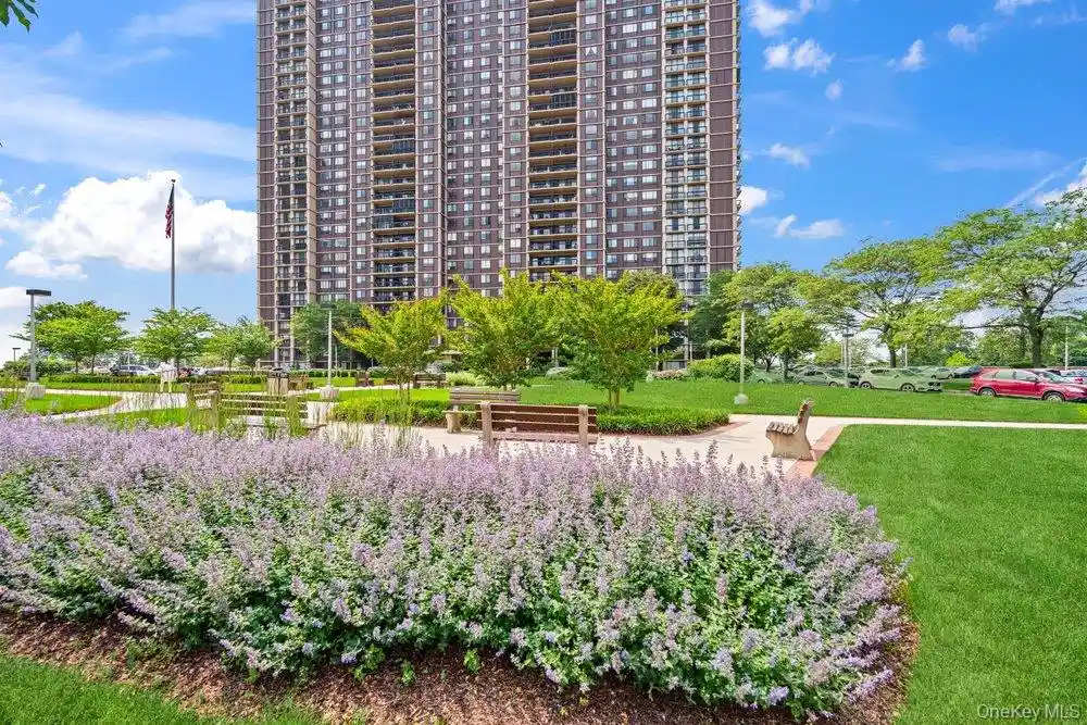 Listing Photo 2 - Condo for sale in 27010 Grand Central Pkwy located at 27010 Grand Central Pkwy, New York, NY 11550 - Unit #26K