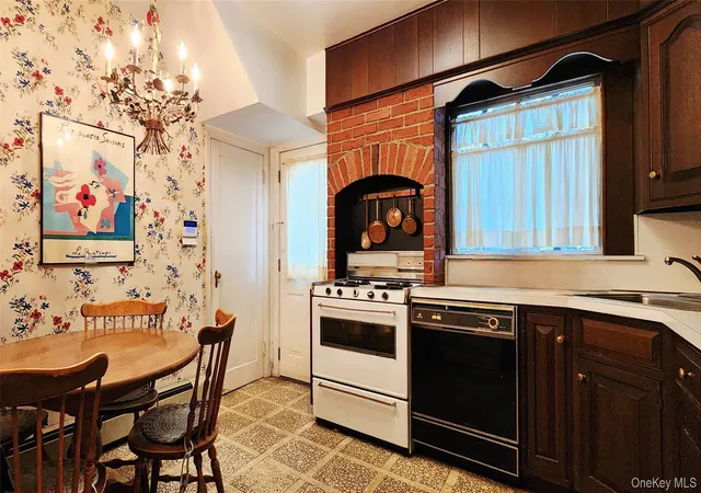 Photo 4 of Single family home for sale at 7516 175th Street, New York, NY 11366 | MLS# 1058057 | Listing updated on 2026-10-07