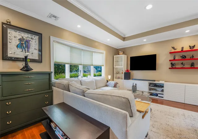 Photo 4 of Single family home for sale at 25 Frank Ave, Oyster Bay, NY 11735 | MLS# 1058098 | Listing updated on 2026-10-07