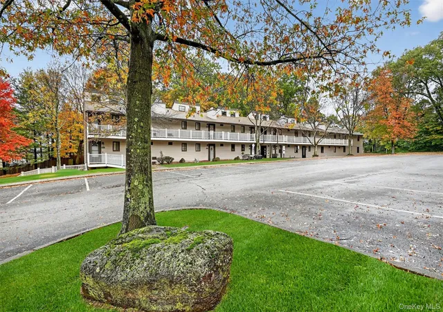 Listing Photo 4 - Condo for sale in building located at 41 Berwynn Rd, Monroe, NY 10926 - Unit #2D