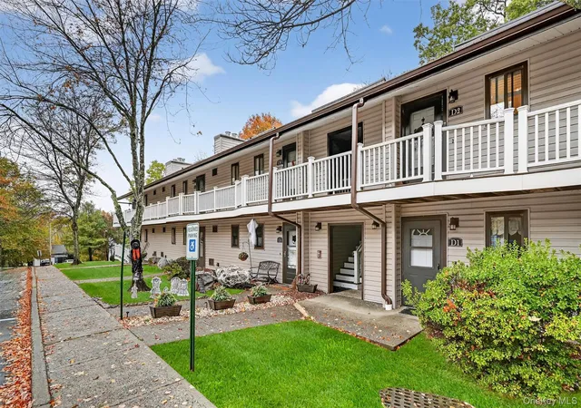 Listing Photo 5 - Condo for sale in building located at 41 Berwynn Rd, Monroe, NY 10926 - Unit #2D