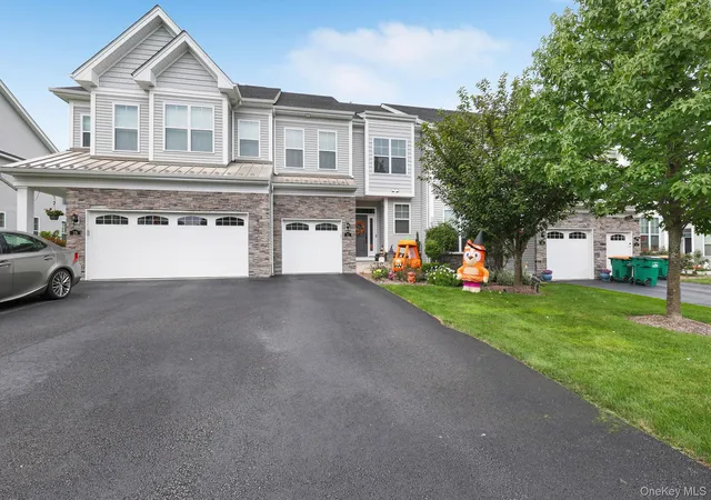 Photo 1 of Single family home for sale at 31 Lewis Rd, East Fishkill, NY 12533 | MLS# 1058124 | Listing updated on 2026-10-04