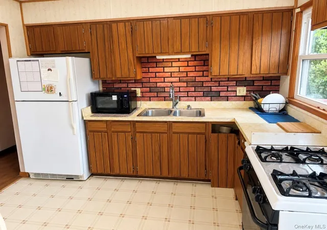 Photo 3 of Single family home for sale at 200 South Rd, Poughkeepsie, NY 12601 | MLS# 1058134 | Listing updated on 2026-10-06