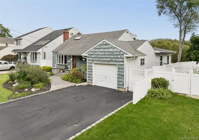 Photo 3 of Single family home for sale at 143 Deer Lake Dr, Babylon, NY 11703 | MLS# 1058142 | Listing updated on 2026-10-10
