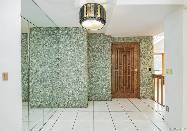 Photo 3 of Single family home for sale at 24 Downing Ave, Oyster Bay, NY 11579 | MLS# 1058156 | Listing updated on 2026-10-06