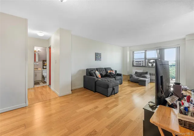 Photo 4 of House for sale at 3410 De Reimer Ave #12I, New York, NY 10475 | MLS# 1058219 | Listing updated on 2026-10-08