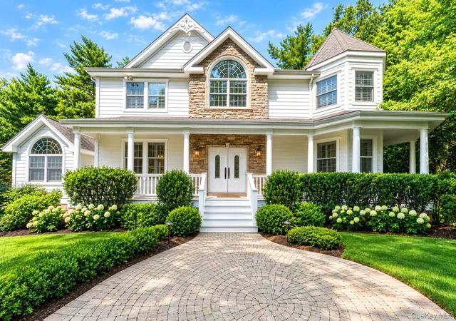 Single family home for sale at 9 Godfrey Ln, Huntington, NY 11743 | MLS# 1058226