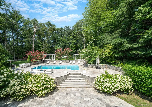 Photo 1 of Single family home for sale at 9 Godfrey Ln, Huntington, NY 11743 | MLS# 1058226 | Listing updated on 2026-10-08