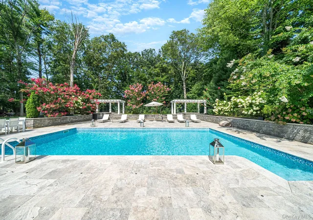 Photo 2 of Single family home for sale at 9 Godfrey Ln, Huntington, NY 11743 | MLS# 1058226 | Listing updated on 2026-10-08