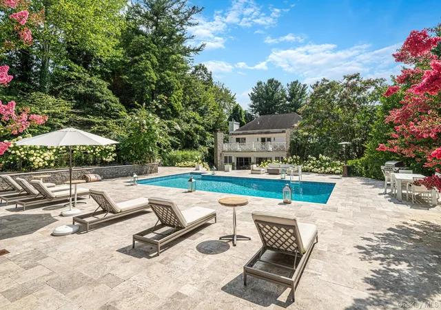 Photo 3 of Single family home for sale at 9 Godfrey Ln, Huntington, NY 11743 | MLS# 1058226 | Listing updated on 2026-10-08