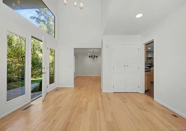 Photo 4 of Single family home for sale at 4 Stone Holw Way, Armonk, NY 10504 | MLS# 1058242 | Listing updated on 2026-10-08