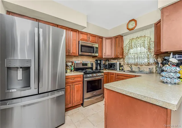 Photo 3 of Single family home for sale at 1008 Balcom Ave, New York, NY 10465 | MLS# 1058253 | Listing updated on 2026-10-08