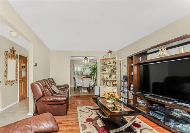 Photo 4 of Single family home for sale at 1008 Balcom Ave, New York, NY 10465 | MLS# 1058253 | Listing updated on 2026-10-08
