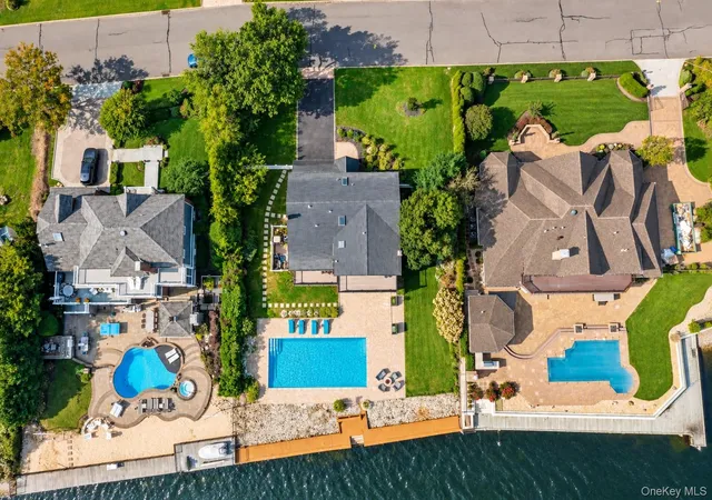 Photo 4 of Single family home for sale at 8 Shoal Dr, Islip, NY 11795 | MLS# 1058259 | Listing updated on 2026-10-06