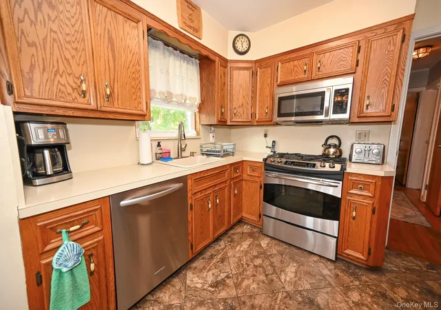 Photo 3 of Single family home for sale at 7601 58th Road, New York, NY 11379 | MLS# 1058279 | Listing updated on 2026-10-07
