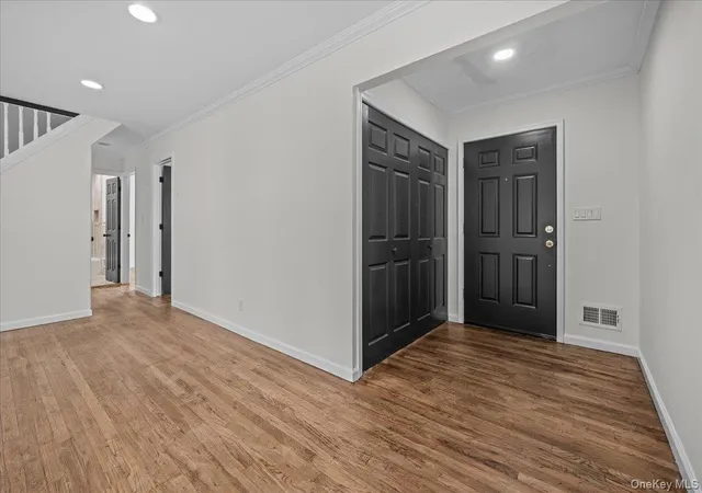 Photo 2 of Single family home for sale at 40 Newkirk Rd, Yonkers, NY 10710 | MLS# 1058293 | Listing updated on 2026-10-08
