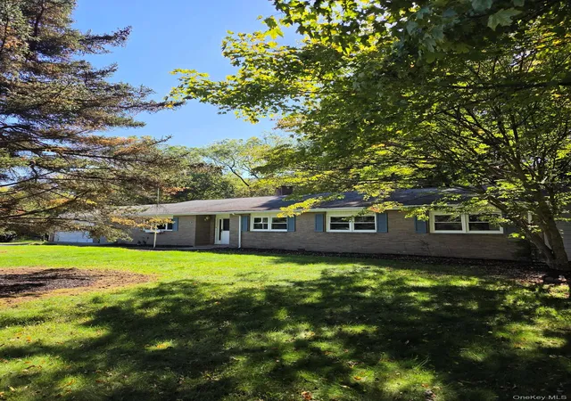 Photo 3 of Single family home for sale at 17 Nanuwitt Ln, Cornwall, NY 12577 | MLS# 1058327 | Listing updated on 2026-10-05