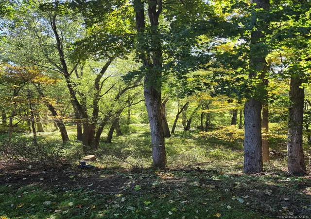Photo 4 of Single family home for sale at 17 Nanuwitt Ln, Cornwall, NY 12577 | MLS# 1058327 | Listing updated on 2026-10-05