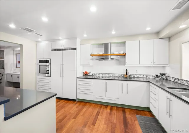 Photo 3 of Condo for sale at 55 Rockledge Path, Brookhaven, NY 11777 | MLS# 1058341 | Listing updated on 2026-10-06