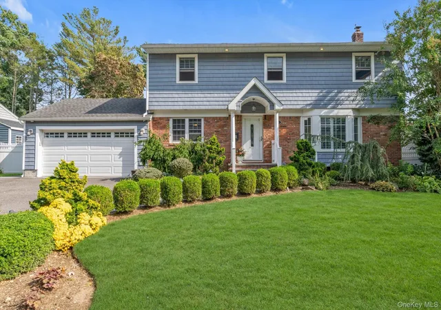Single family home for sale at 3 Lesley Dr, Oyster Bay, NY 11791 | MLS# 1058348