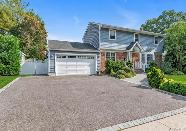 Photo 1 of Single family home for sale at 3 Lesley Dr, Oyster Bay, NY 11791 | MLS# 1058348 | Listing updated on 2026-10-05