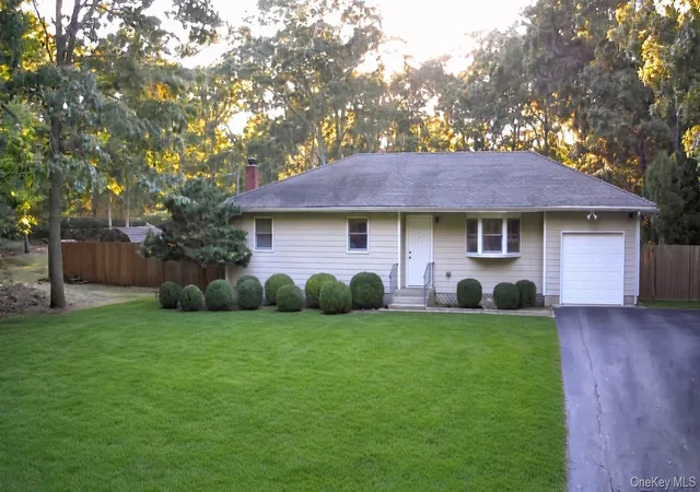 Single family home for sale at 531 Brookhaven Ave, Southampton, NY 11901 | MLS# 1058360