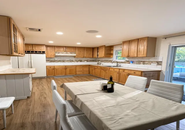 Photo 2 of Single family home for sale at 531 Brookhaven Ave, Southampton, NY 11901 | MLS# 1058360 | Listing updated on 2026-10-05