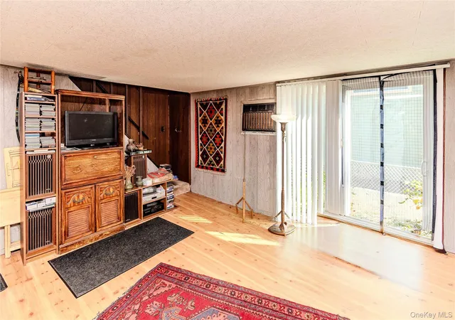 Photo 3 of Single family home for sale at 29 Park Ave, Woodbury, NY 10930 | MLS# 1058372 | Listing updated on 2026-10-14