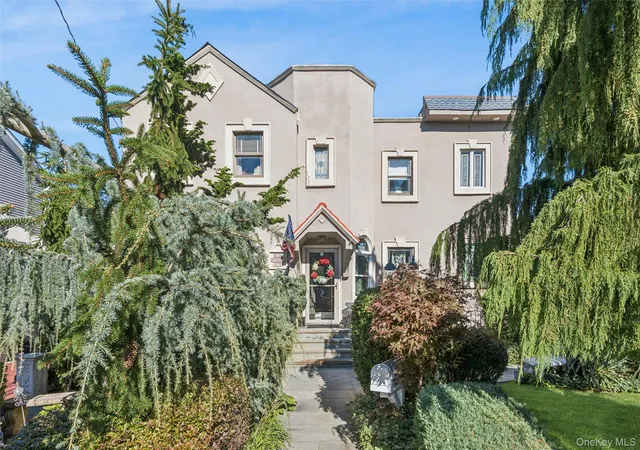 Photo 2 of Single family home for sale at 315 Wynsum Ave, Hempstead, NY 11566 | MLS# 1058377 | Listing updated on 2026-10-08