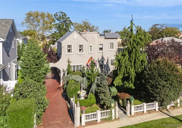 Photo 3 of Single family home for sale at 315 Wynsum Ave, Hempstead, NY 11566 | MLS# 1058377 | Listing updated on 2026-10-08