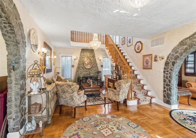 Photo 4 of Single family home for sale at 315 Wynsum Ave, Hempstead, NY 11566 | MLS# 1058377 | Listing updated on 2026-10-08