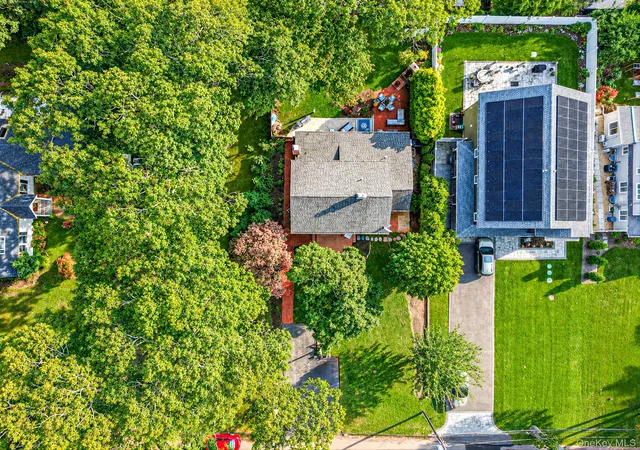 Photo 3 of Single family home for sale at 14 Waterview Dr, Brookhaven, NY 11789 | MLS# 1058384 | Listing updated on 2026-10-08