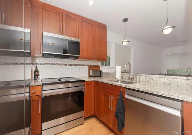 Photo 2 of Condo for sale at 16 Top Of The Ridge #A13, Mamaroneck, NY 10543 | MLS# 1058433 | Listing updated on 2026-10-19