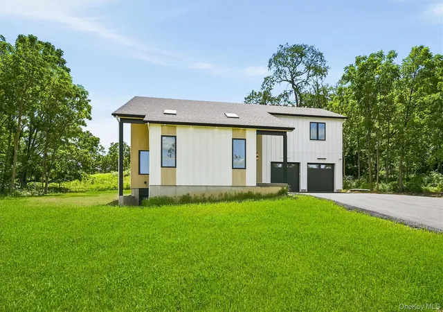 Photo 2 of Single family home for sale at 15 Warwick Isle Blvd, Warwick (town), NY 10969 | MLS# 1058442 | Listing updated on 2026-10-05
