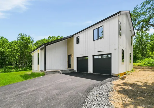 Photo 3 of Single family home for sale at 15 Warwick Isle Blvd, Warwick (town), NY 10969 | MLS# 1058442 | Listing updated on 2026-10-05