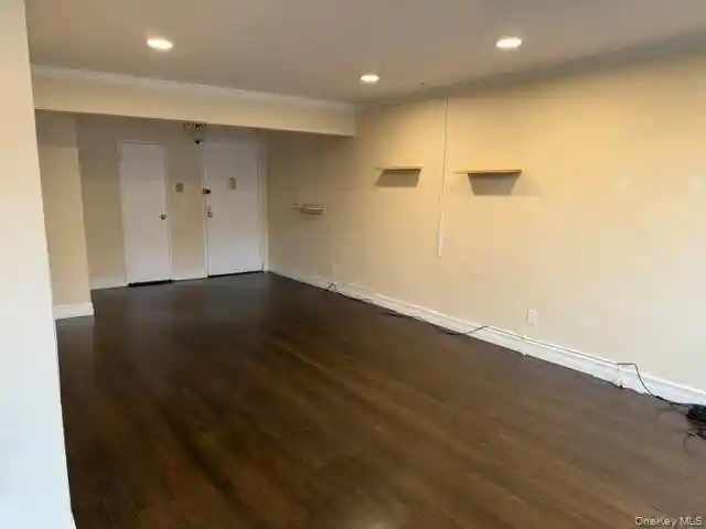 Listing Photo 2 - Condo for sale in 3 Birchwood Ct located at 3 Birchwood Ct, Hempstead, NY 11501 - Unit #4M