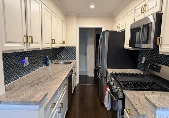 Listing Photo 4 - Condo for sale in building located at 3 Birchwood Ct, Hempstead, NY 11501 - Unit #4M