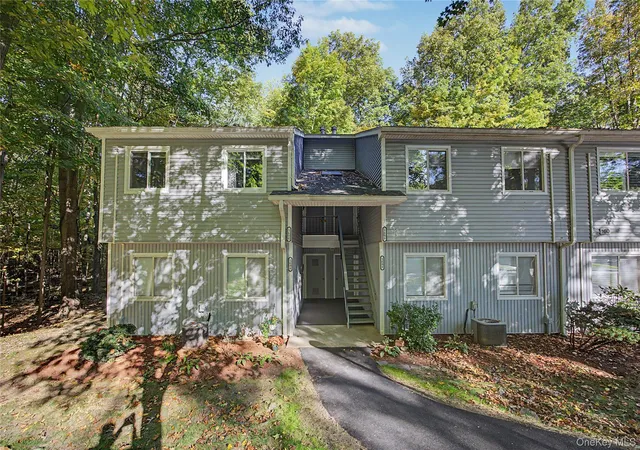Condo for sale at 160 Carriage Ct #D, Yorktown, NY 10598 | MLS# 1058502