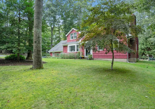 Photo 3 of Single family home for sale at 9 Circle Dr, Brookhaven, NY 11786 | MLS# 1058507 | Listing updated on 2026-10-06
