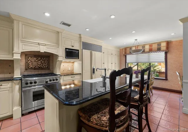 Photo 3 of Condo for sale at 144 The Crescent, North Hempstead, NY 11577 | MLS# 1058509 | Listing updated on 2026-10-08
