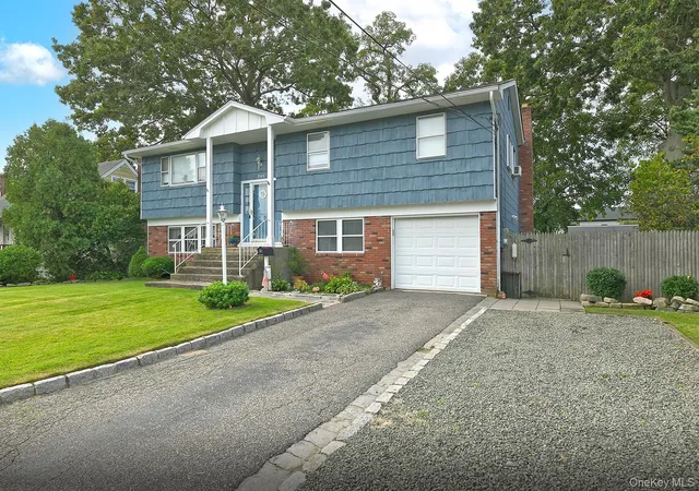 Photo 2 of Single family home for sale at 245 N Fulton Ave, Babylon, NY 11757 | MLS# 1058523 | Listing updated on 2026-10-07