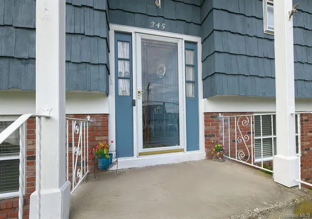 Photo 3 of Single family home for sale at 245 N Fulton Ave, Babylon, NY 11757 | MLS# 1058523 | Listing updated on 2026-10-07