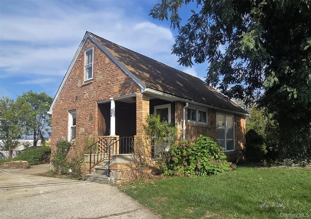 Photo 1 of Single family home for sale at 924 Aka 928 Mile Sq Rd, Yonkers, NY 10704 | MLS# 1058531 | Listing updated on 2026-10-14